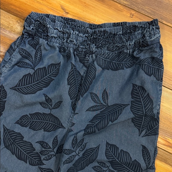 Land N Sea Floral wide leg pull on pants size small - Picture 3 of 3